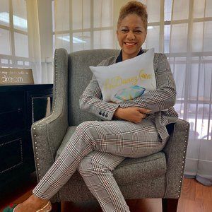 Meet your Posher, Denise